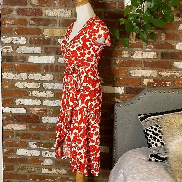 Bardot Fiesta Red and White Floral Faux Wrap Dress size XS New with tags - Picture 4 of 8